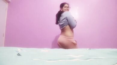 Horny Chubby Gf Fingering Masturbating